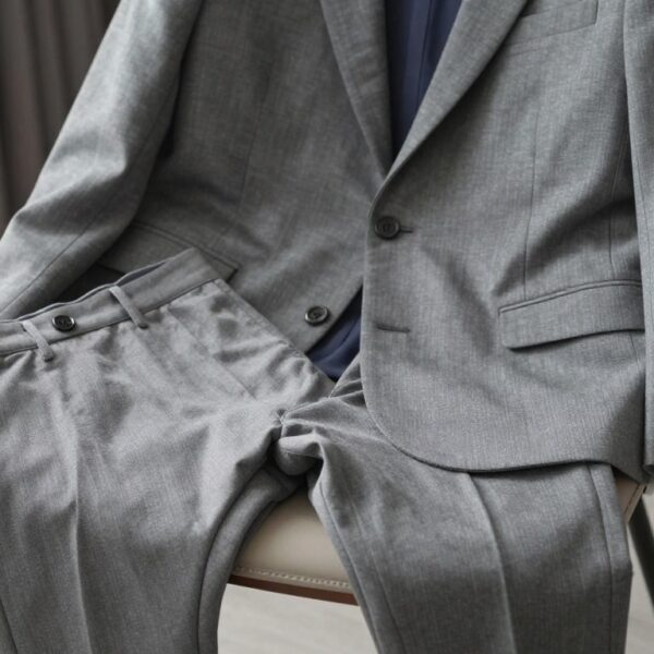 Jaka marynarka do szarych spodni: co dobrać, żeby stylizacja nie była „biurowa”